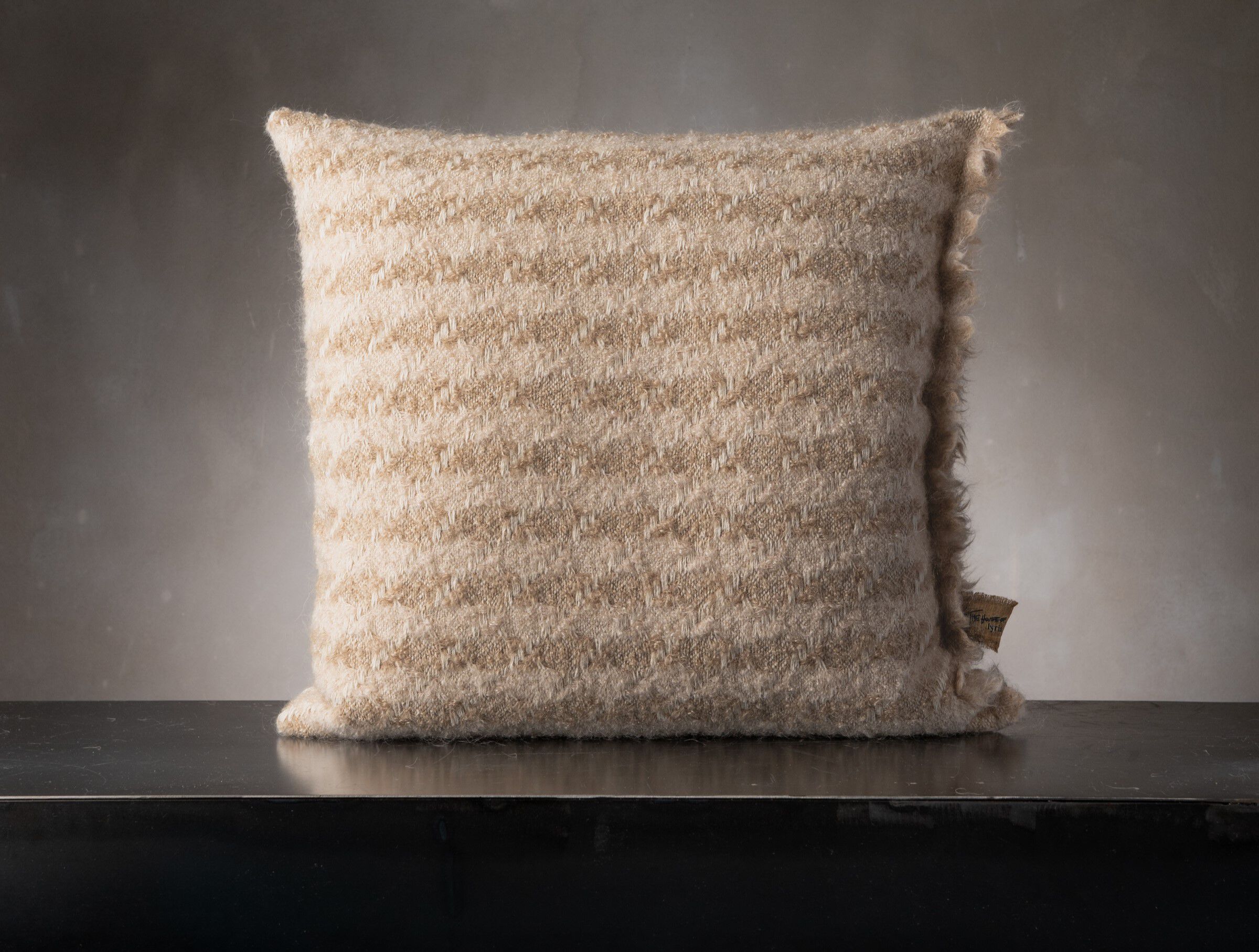 Квадратная подушка из мохера The House of Lyria TEMPERANZA ARCH-00073454 - Вид №5