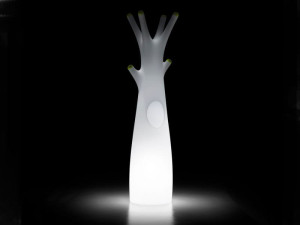 Вешалка для одежды из полиэтилена