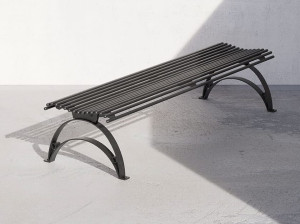 Металлическая скамья без спинки