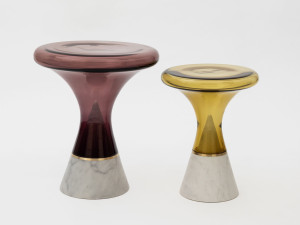 Круглый журнальный столик из дутого стекла