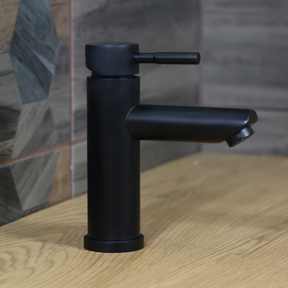 Смеситель д/ум MELANA-610101B Tondo нерж.сталь, однорычажный, черный, литой излив 610101B черный