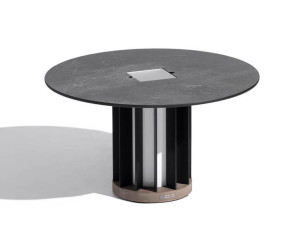 Яркий круглый садовый столик