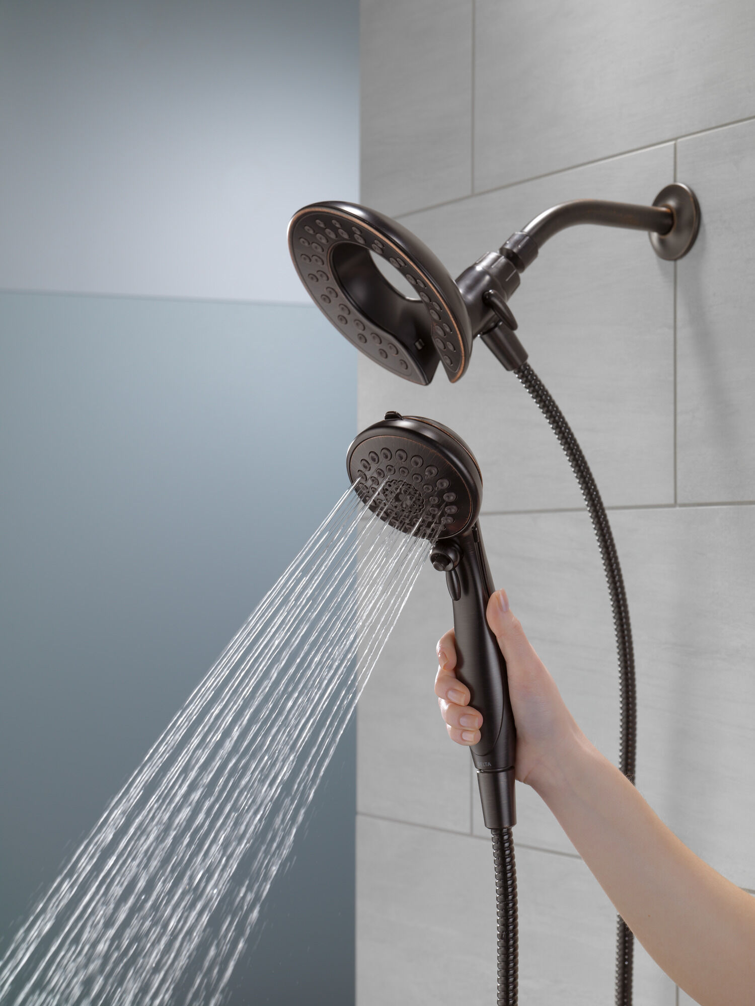 75583CRB In2ition® Душ 2 в 1 с 5 настройками Delta Faucet Universal Showering Венецианская бронза  - Вид №4