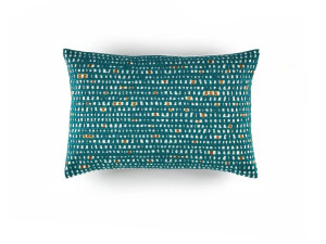 Льняная вышитая прямоугольная подушка