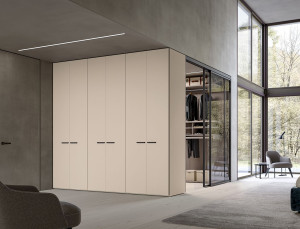 Деревянный двухсторонний шкаф