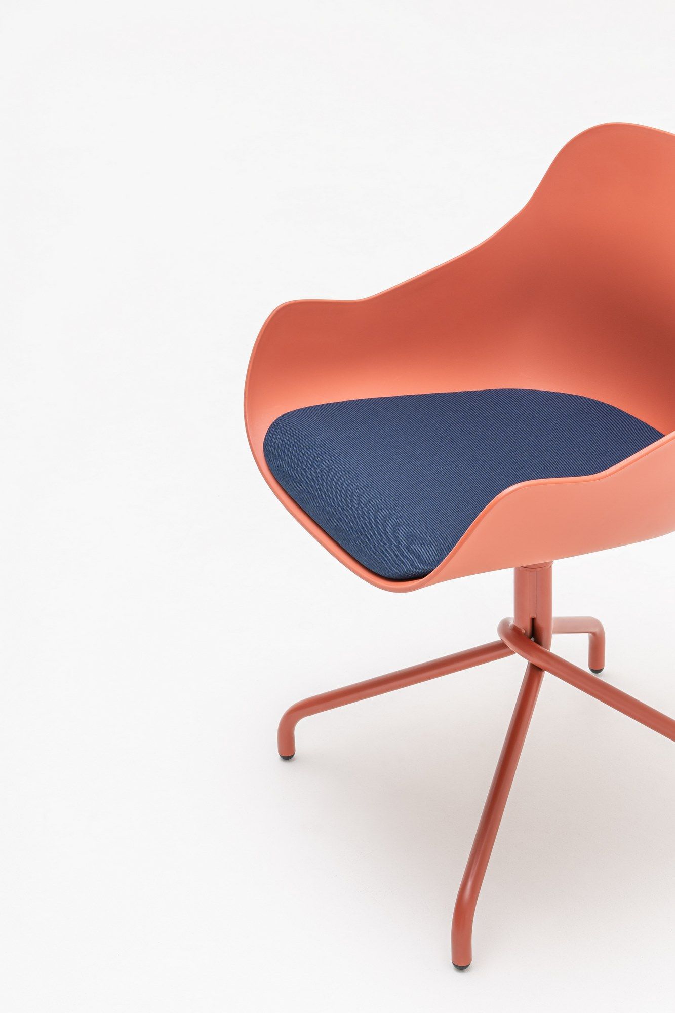 Вращающееся кресло из полипропилена со встроенной подушкой MDD Baltic ARCH-00118371 - Вид №9