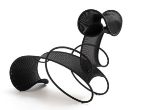 Шезлонг из плетеной полиэтиленовой проволоки