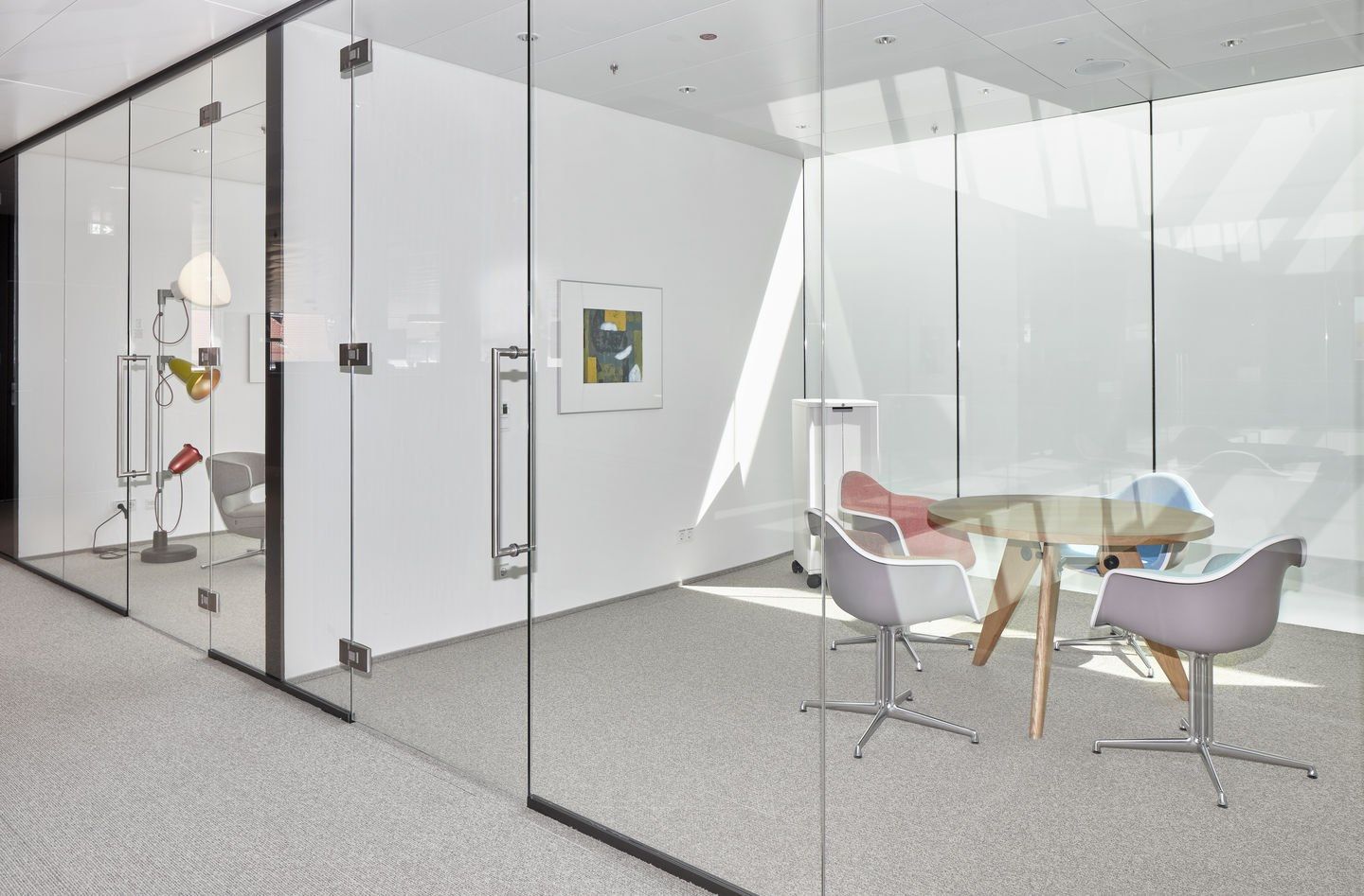 Стул из полипропилена со встроенной подушкой VITRA Eames Plastic Chair ARCH-00029064 - Вид №2