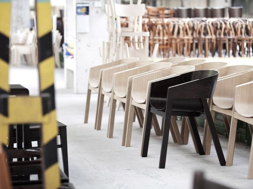 TON Стул из массива дерева с подлокотниками Merano 321400 - Вид №4