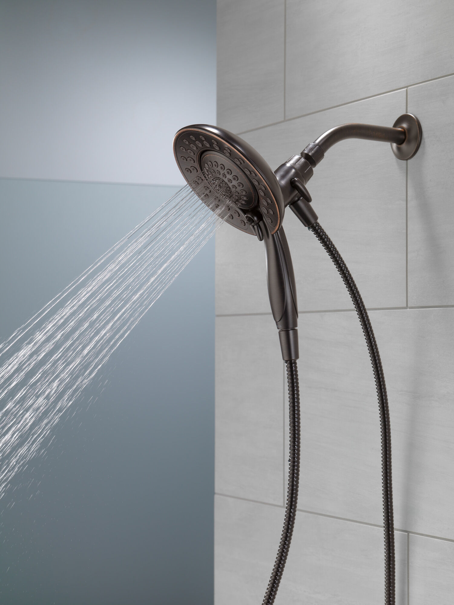 75583CRB In2ition® Душ 2 в 1 с 5 настройками Delta Faucet Universal Showering Венецианская бронза  - Вид №8