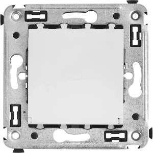 Розетка встраиваемая DKC Avanti с заземлением с крышкой и шторками цвет белое облако