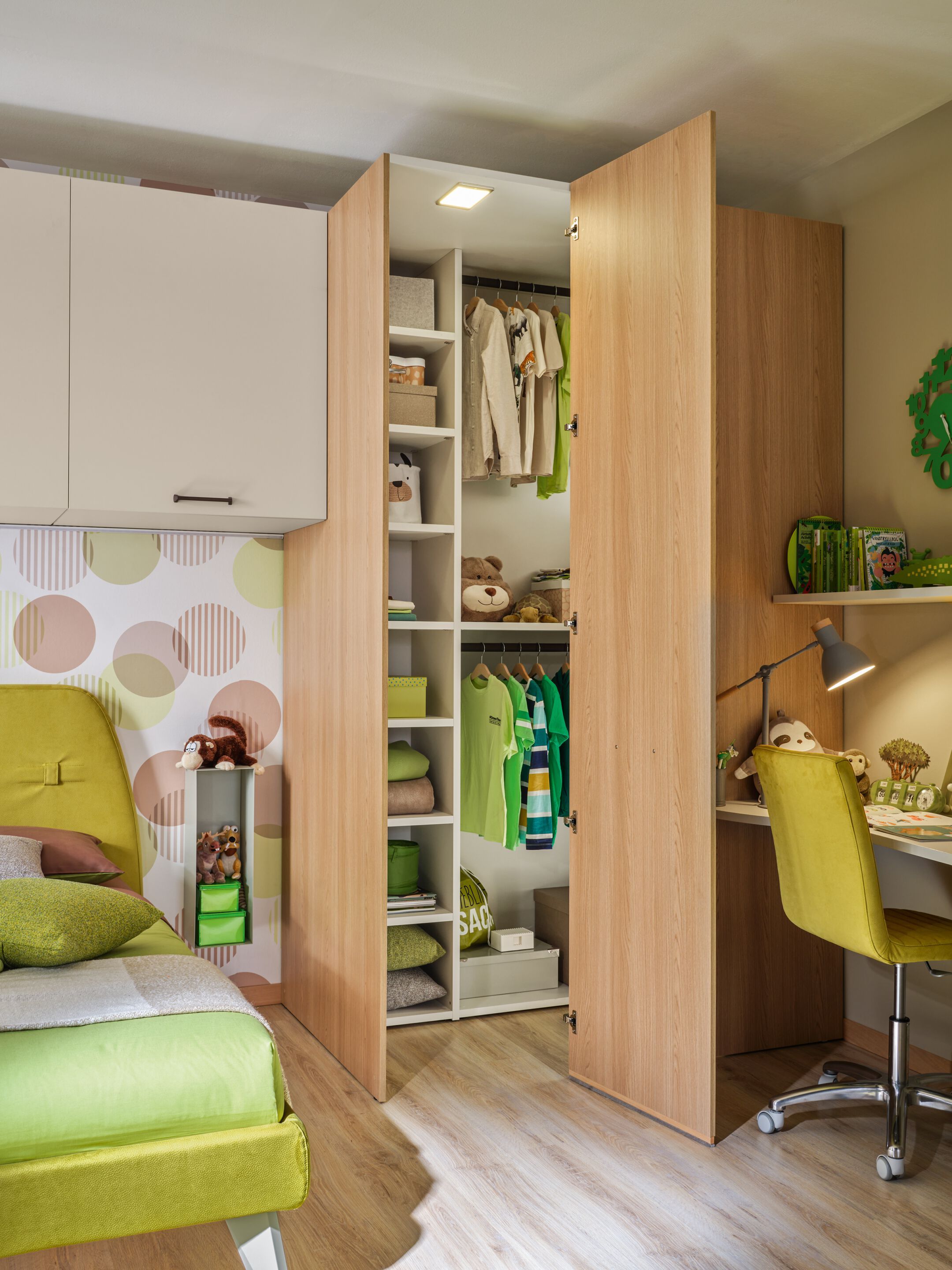 Спальня на палубе с гардеробной и мягкой кроватью Moretti Compact KC424 ARCH-00006811 - Вид №1