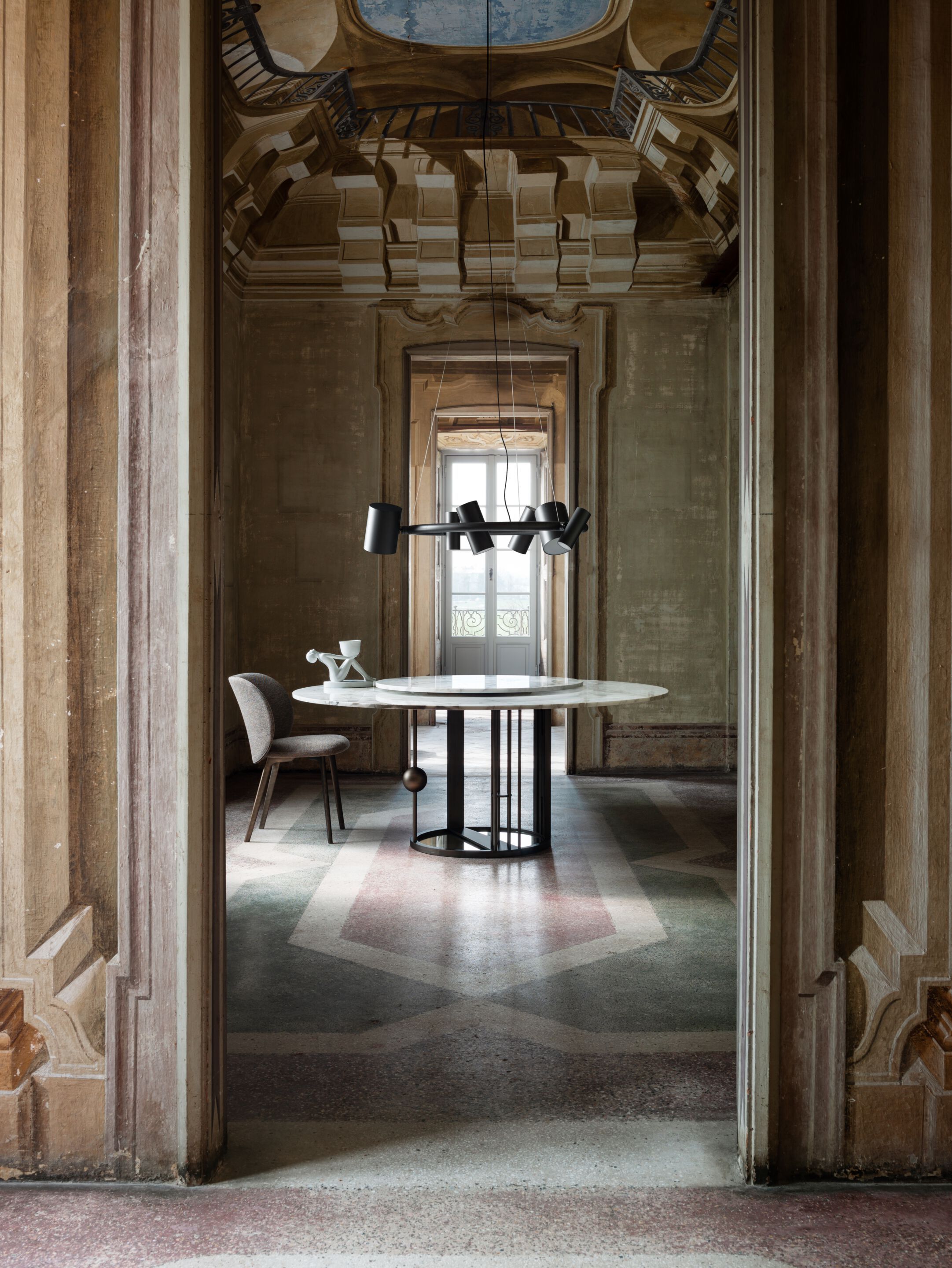 Круглый мраморный стол с латунной рамой GHIDINI1961 MERLINO ARCH-00081597 - Вид №1