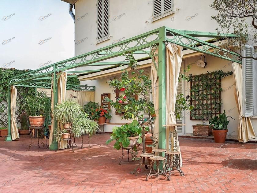 L'Officina by Adami Пристроенная пергола со стеклом и каналом для сбора воды sun-id-1377483