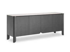 Деревянный шкаф с распашными дверями