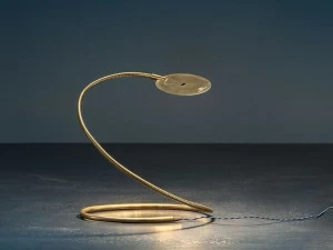 Catellani & Smith Настольная светодиодная лампа из латуни с гибким кронштейном Oggetti senza tempo Hrt