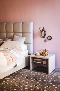 Прямоугольная кожаная прикроватная тумбочка