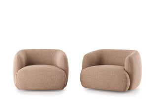 Тканевое кресло с подлокотниками