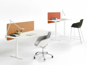 Sinetica Индивидуальное регулируемое по высоте деревянное рабочее место с разделительными панелями You fit