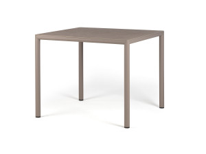 Контрактный стол и квадратный сад