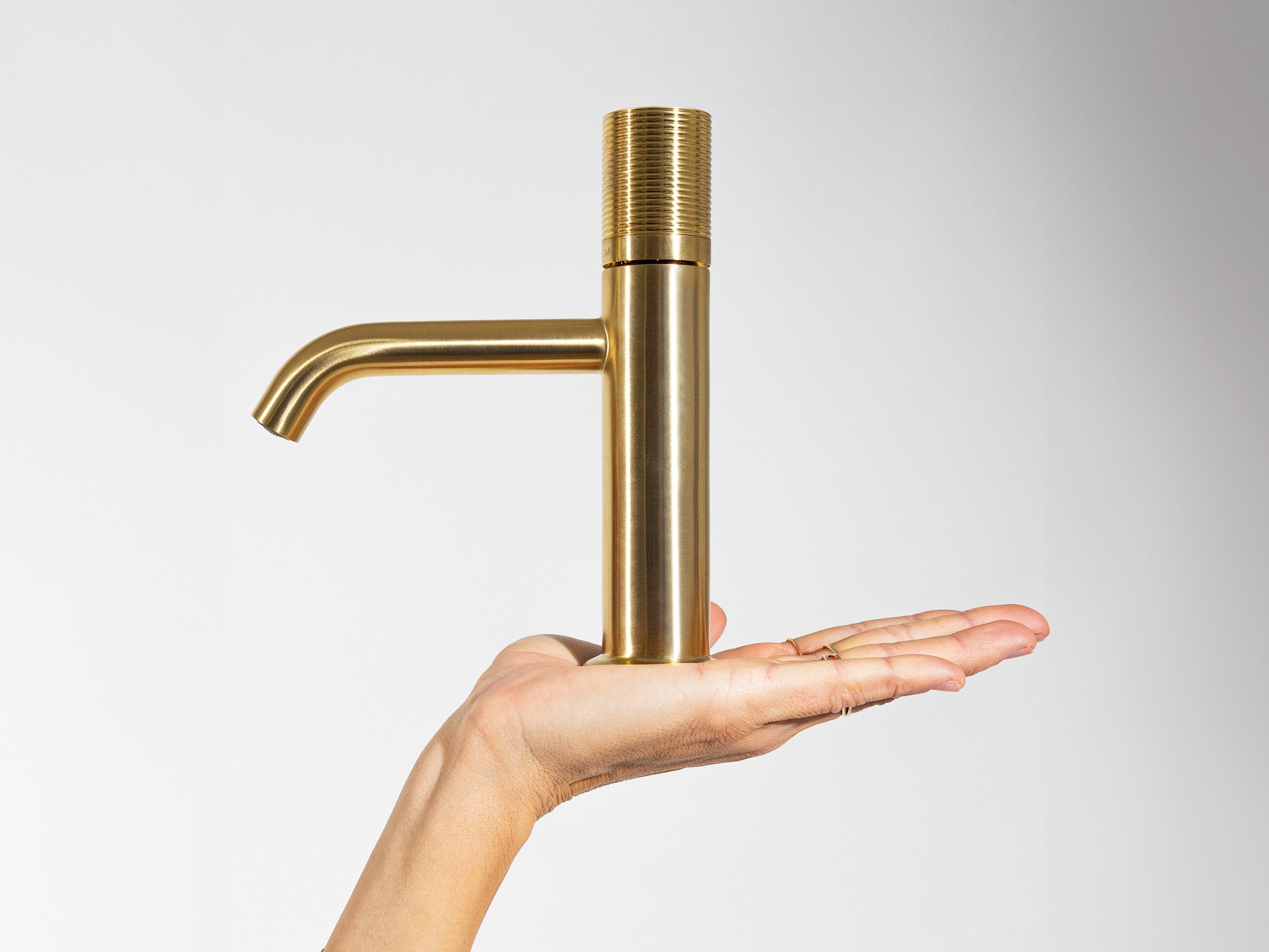 Однорычажный смеситель для раковины GUGLIELMI RUBINETTERIE Sprint Color ARCH-00092687 - Вид №9