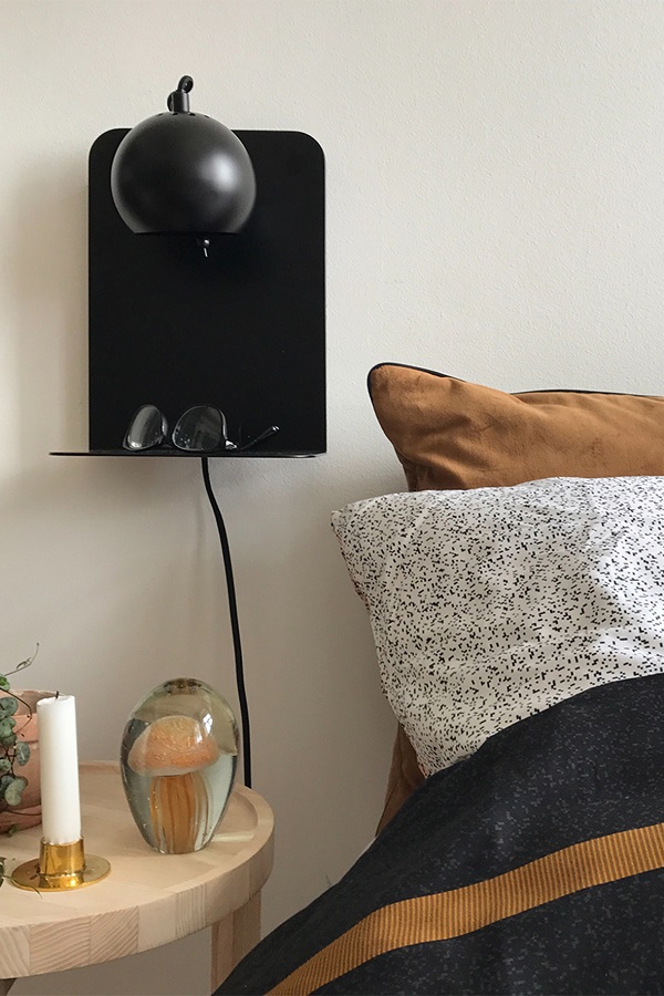 401665011 Лампа настенная ball с разъемом usb, 22х30 см, черная матовая с черным шнуром Frandsen  - Вид №1