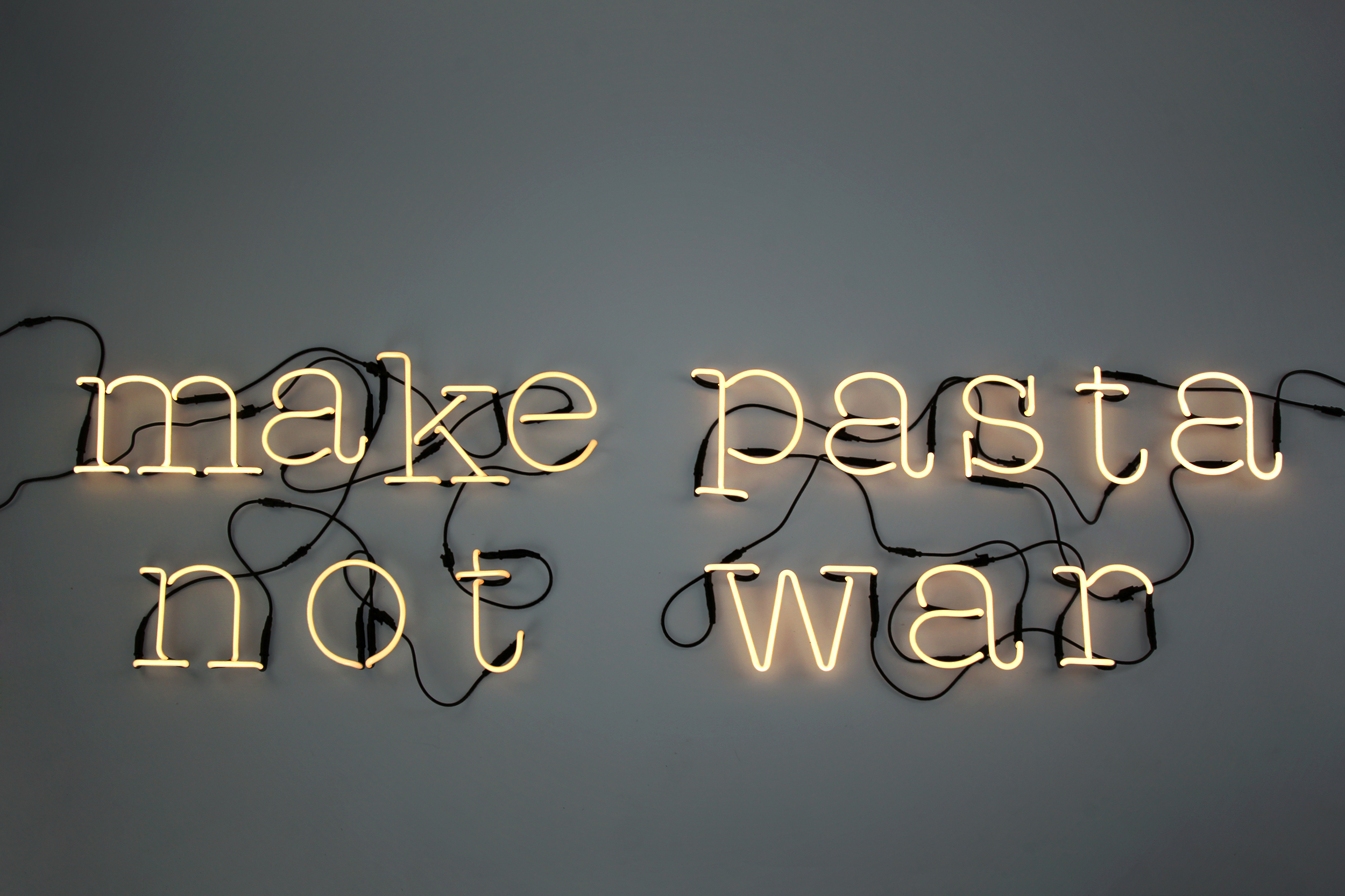 8008215001272 Настенный светильник Neon Art Make Pasta Not War ELECTRORETRO  - Вид №1