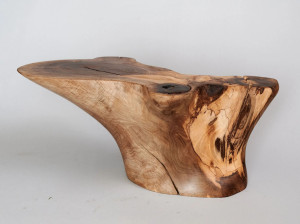 Низкий журнальный столик из грецкого ореха