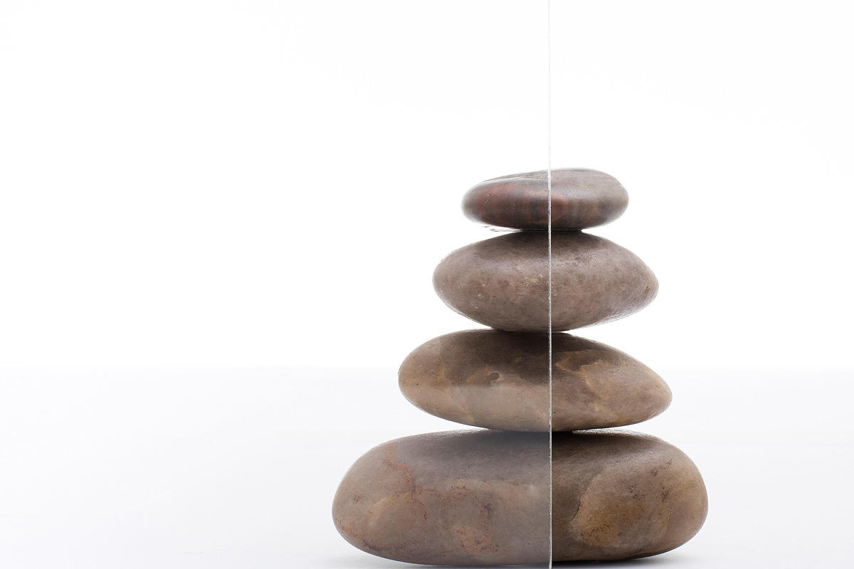 FSRT437 Сетчатое стекло Vivitela, показанное на виде, конфигурация с накладным промежуточным слоем из нейзильбера и стандартной отделкой Forms-surfaces  - Вид №1